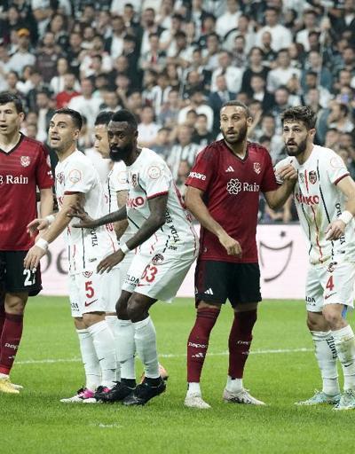 2 gol, 2 kırmızı kartın olduğu maçı Beşiktaş kazandı