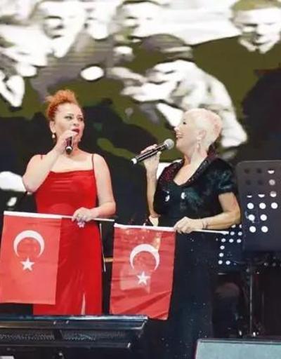 Kuruçeşme Açıkhava Konserleri’nde 29 Ekim Cumhuriyet Bayramı sevinci yaşandı