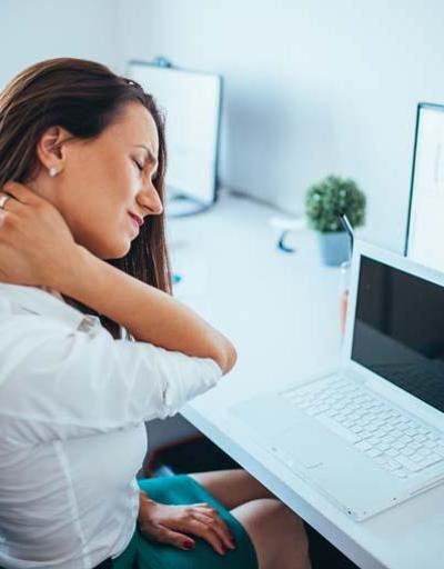 8 saatten fazla masa başında çalışıyorsanız geçmeyen ağrılar kapınızı çalabilir