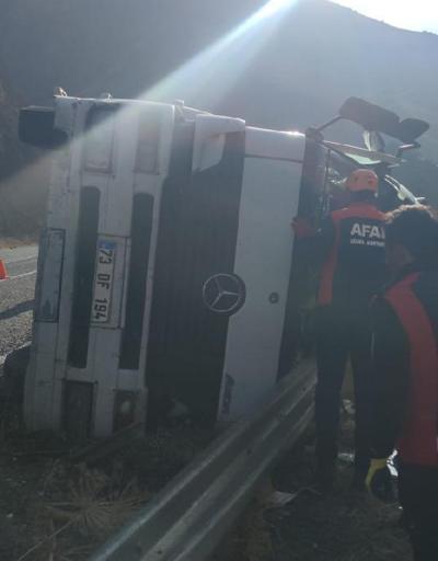 Ağrı’da devrilen asfalt yüklü tankerin sürücüsü hayatını kaybetti