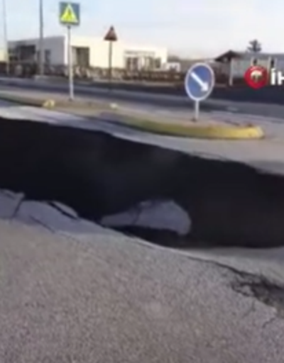 İzlandada sismik hareketlilik Yollarda yarıklar oluştu