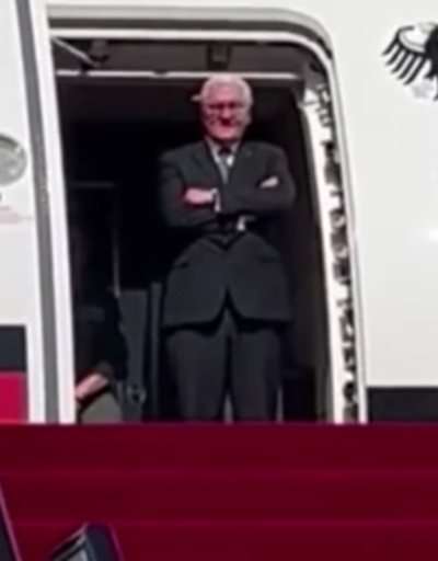 Almanyanın konuştuğu görüntüler: Kimse karşılamaya gelmedi, yarım saat uçakta böyle bekledi