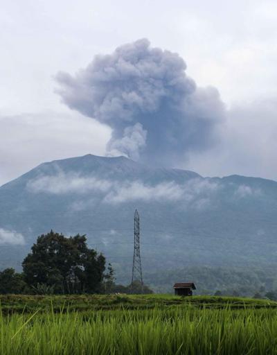 Endonezya’daki yanardağ patlamasında can kaybı 22’ye yükseldi