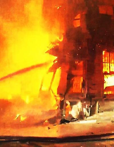Beyoğlunda ahşap binada yangın