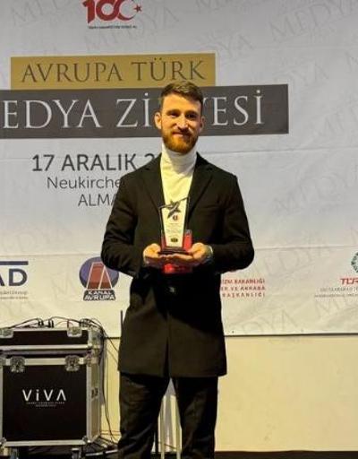 Milli futbolcu Salih Özcana yılın en başarılı futbolcusu ödülü