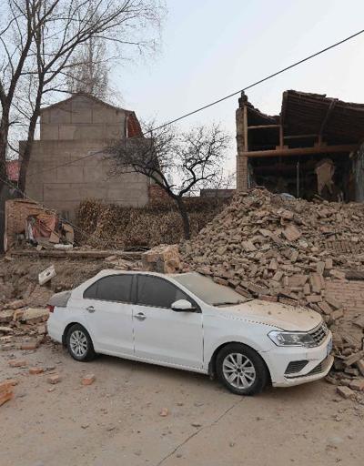 Çinde 6,2 büyüklüğünde deprem: En az 118 ölü, onlarca yaralı