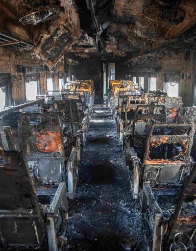 Bangladeşte tren vagonları ateşe verildi