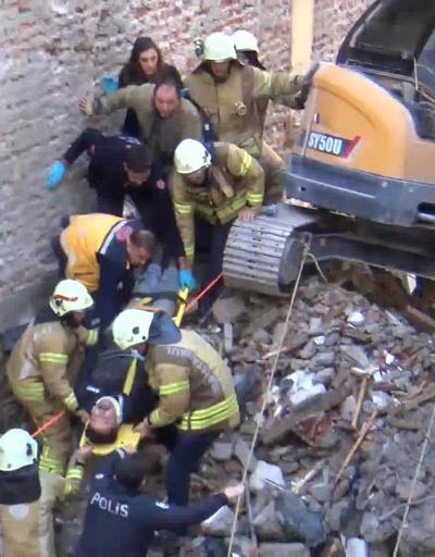 Son dakika... Kadıköyde bina çöktü: Enkaz altında 1 işçi çıkarıldı