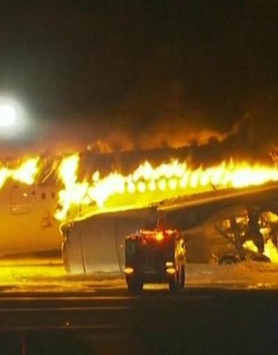 Tokyo Havalimanı pistinde yangın paniği: Yolcu uçağı, sahil güvenlik uçağı ile çarpıştı