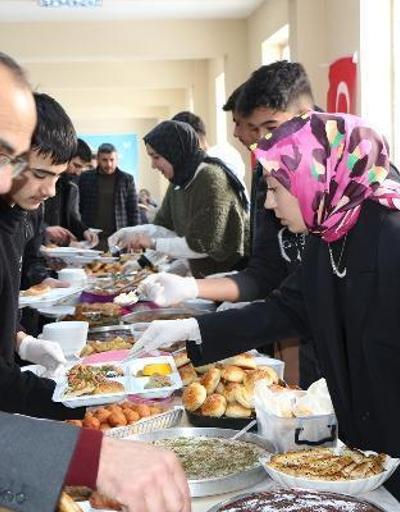 Karlıova’da öğrenci ve öğretmenlerden Filistinliler yararına kermes