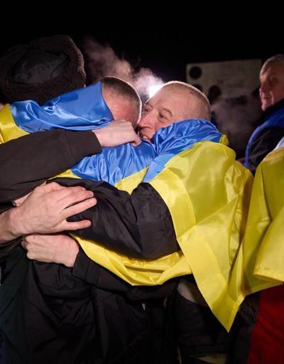 Ukrayna ve Rusya arasında esir takası: 478 kişi ülkesine döndü