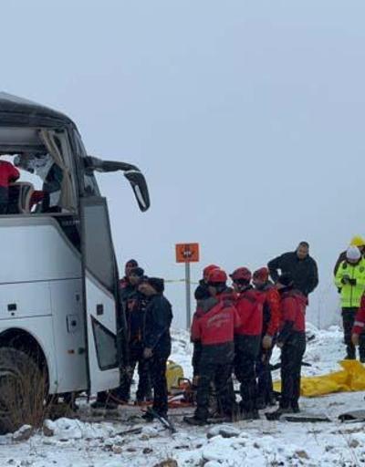 Yolcu otobüsü kaza yaptı: Ölü ve yaralılar var