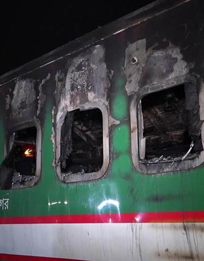 Bangladeşte yolcu treni kundaklandı: 4 ölü
