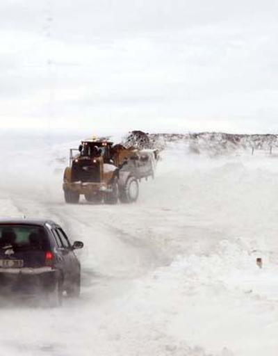 Trakyada karla mücadele: yollar kapandı, okullar tatil edildi