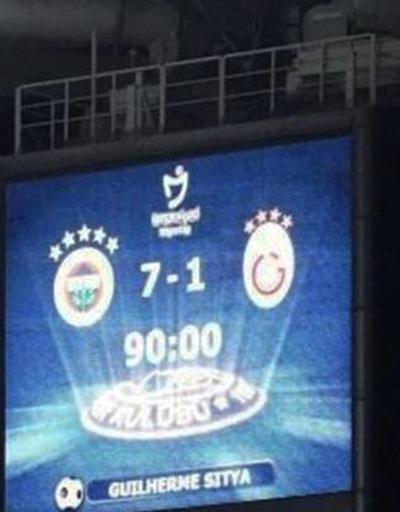 Kadıköyde Konyaspor yerine Galatasarayın logosu yer aldı