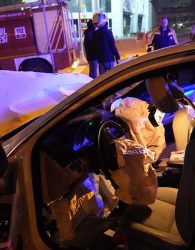İstanbulda gece yarısı feci kaza: 1’i ağır 4 yaralı
