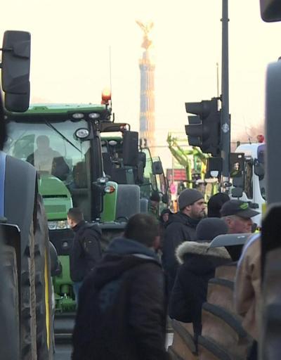 Almanya’da çiftçiler ayakta Hafta boyunca 100 bin traktör yollara çıktı