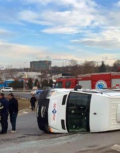 Çerkezköyde servis minibüsü ile hafif ticari araç çarpıştı; 2 yaralı