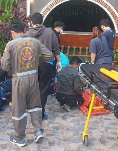Taylandda korkunç olay Poz verirken balkon çöktü