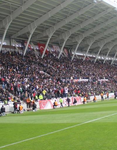 Elazığspor-Turgutluspor maçında seyirci rekoru kırıldı