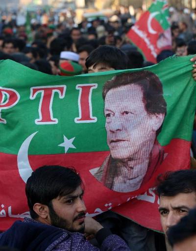 Pakistan seçimlerinde İmran Han sürprizi
