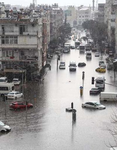 Antalyada şiddetli yağmur... Bir kişinin cansız bedenine ulaşıldı