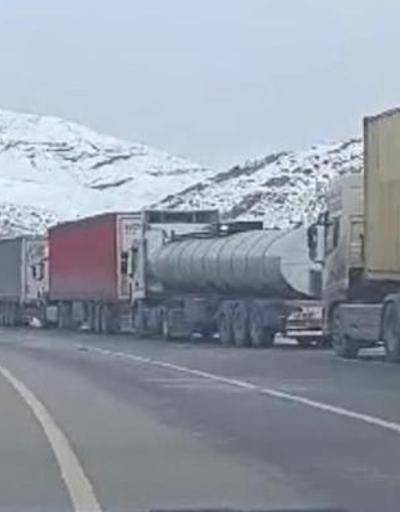 Türkiye-İran sınırında 10 kilometrelik tır kuyruğu