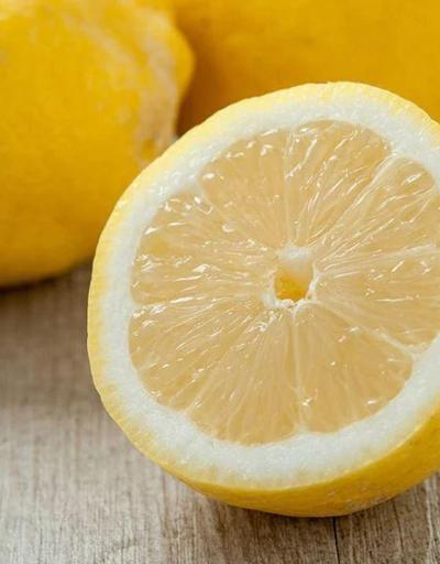 Çok etkili yöntem Limonu ortadan kesip ensenize sürdüğünüzde bakın ne oluyor