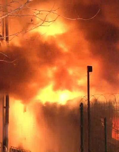 Avcılarda tekstil fabrikası alev alev yandı