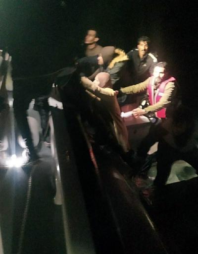 Muğlada batma tehlikesi olan bottaki 13 kaçak göçmen kurtarıldı