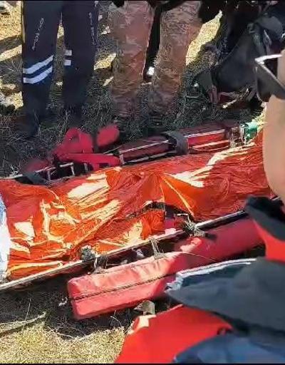 Kar kütlesinin altında kalan rehberin cenazesi, helikopter ile alındı