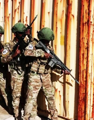 CNN TÜRK nefes kesen tatbikatı görüntüledi: Türk askerinin eğittiği Somali kuvveti