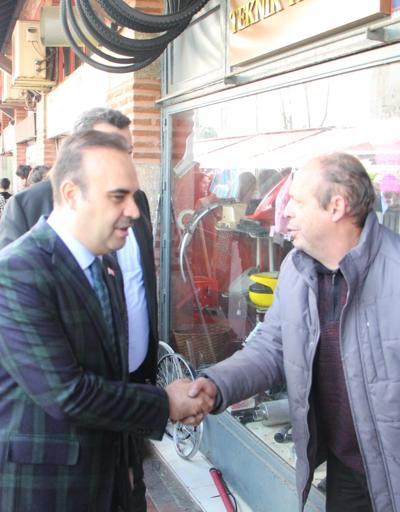 Bakan Kacır, CHP seçim standını ziyaret etti