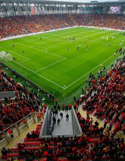 Göztepe taraftarları Süper Lig maçlarını solladı