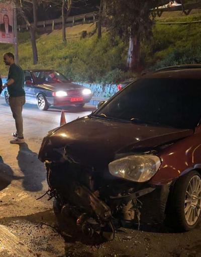 İzmirde iki otomobil çarpıştı: 3 yaralı
