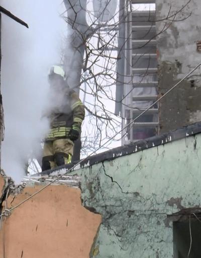 Fatihte 3 katlı binada yangın: 1 ölü