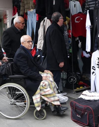 Devrilen ağacın altında kalınca ayağı kırılan SP Burdur adayından tekerlekli sandalyede esnaf ziyareti