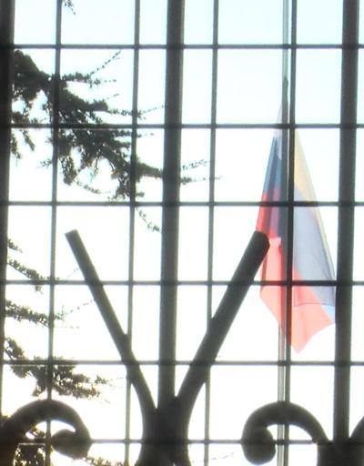 Rusyanın İstanbul Başkonsolosluğunda bayraklar yarıya indirildi
