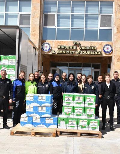 Kırşehirde polis ekiplerinden muhtaç ailelere gıda yardımı