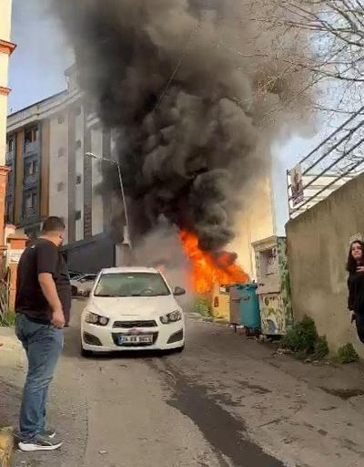 Beyoğlunda sigara izmaritinin neden olduğu yangında 4 araç alev alev yandı