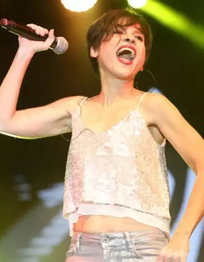 Şarkıcı Aydilge acil ameliyata alındı Son sağlık durumu nasıl