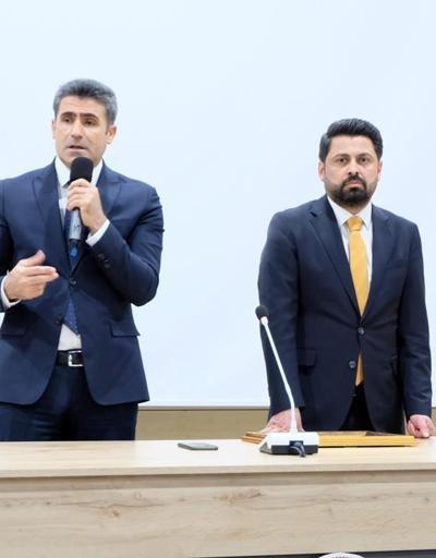 Bingöl Belediye Başkanı seçilen Erdal Arıkan, mazbatasını aldı