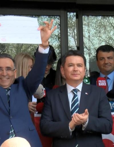Osmangazi Belediye Başkanı Erkan Aydın mazbatasını aldı