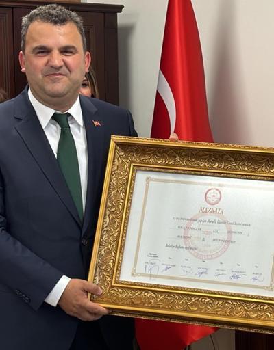 Süleymanpaşa Belediye Başkanı Nallar, mazbatasını aldı