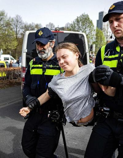 İklim aktivisti Greta Thunberg, Laheydeki protestoda iki kez gözaltına alındı