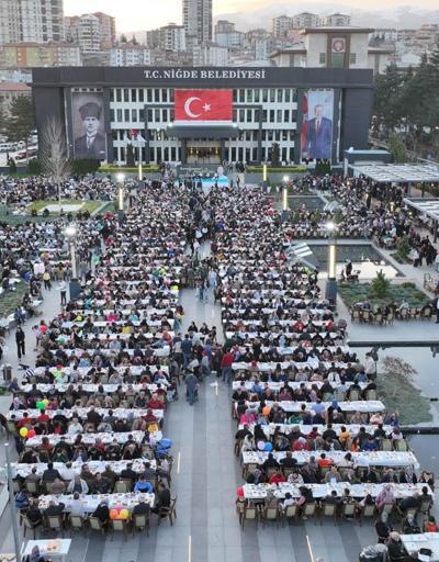 Başkan Özdemir, 7 bin kişiyle orucunu açtı