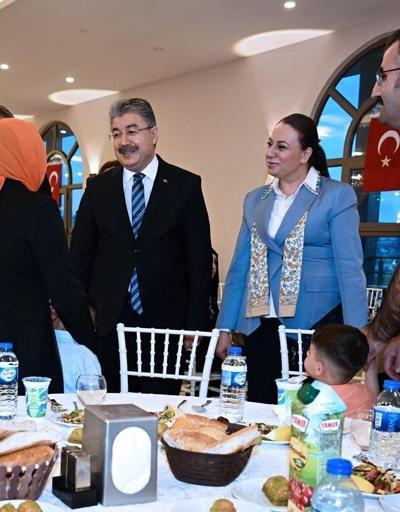 Osmaniye’de koruyucu aileler ve çocuklarına iftar yemeği