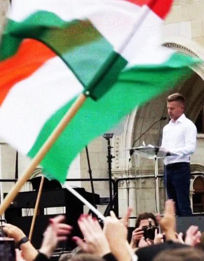 Macaristanda hükümet istifa protestosu