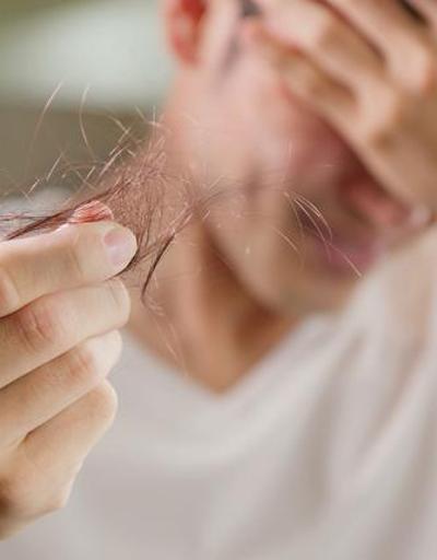 Saçlarınız yumak yumak dökülüyorsa dikkat Saç dökülmesi sorununu önleyen 5 doğal yöntem