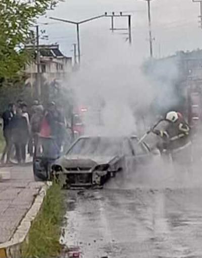 Mardinde mezarlık ziyaretine giden ailenin otomobili yandı